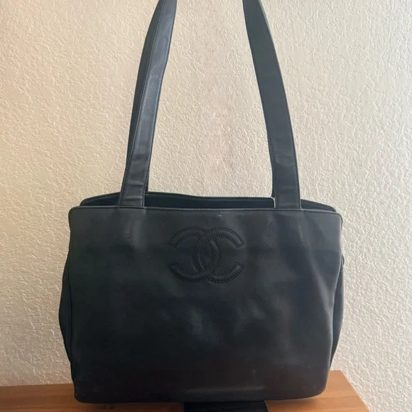 CHANEL Vintage CC Shoulder Bag Large Black Leather with ID Card & COA VGC - Picture 6 of 16